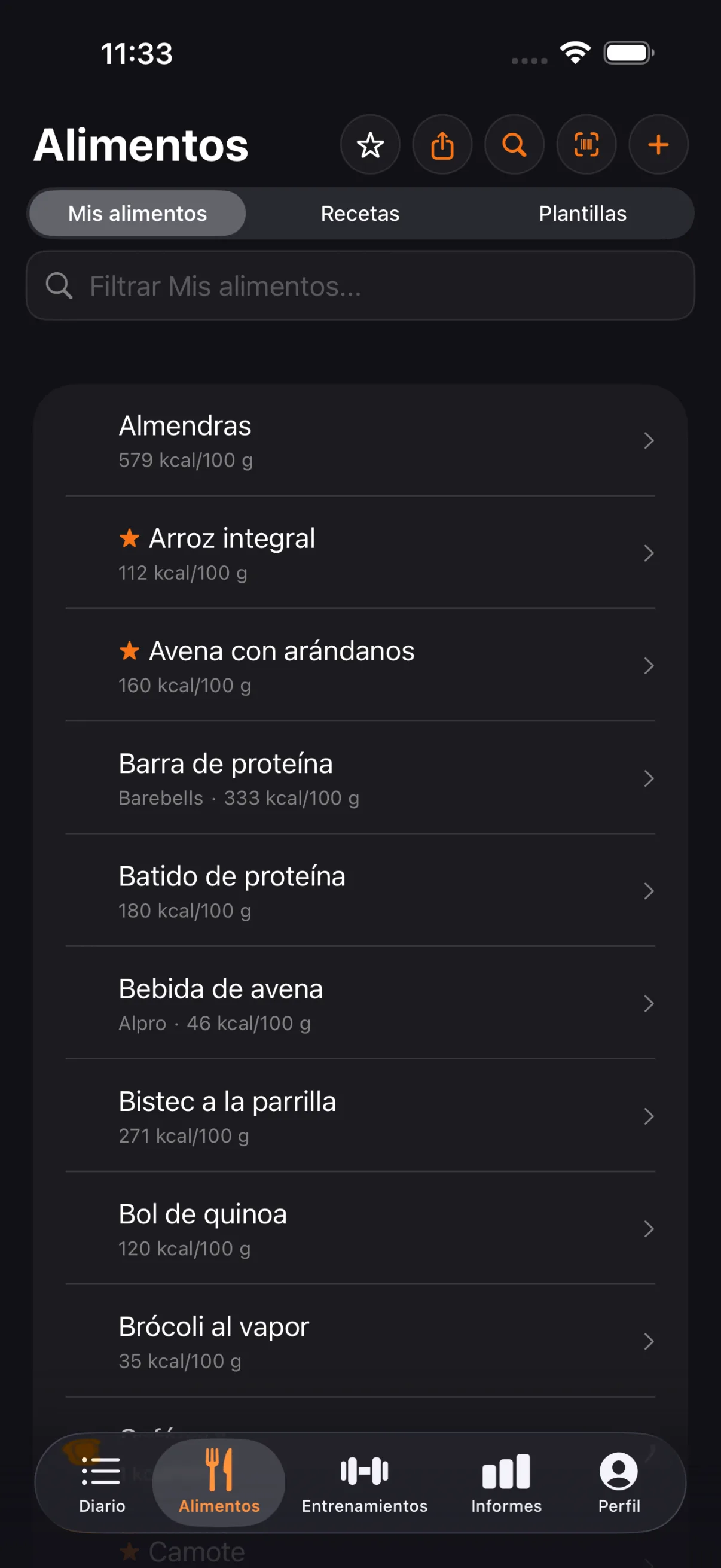 Tus alimentos propios, tus recetas y tus plantillas en un solo lugar, cada uno con sus calorías por 100 g. La estrella lo manda a favoritos y el filtro busca por nombre.